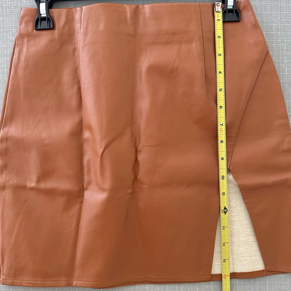 Lulus Faux Leather Light Brown Mini Skirt Side Slit Size Small NWT - Picture 4 of 5